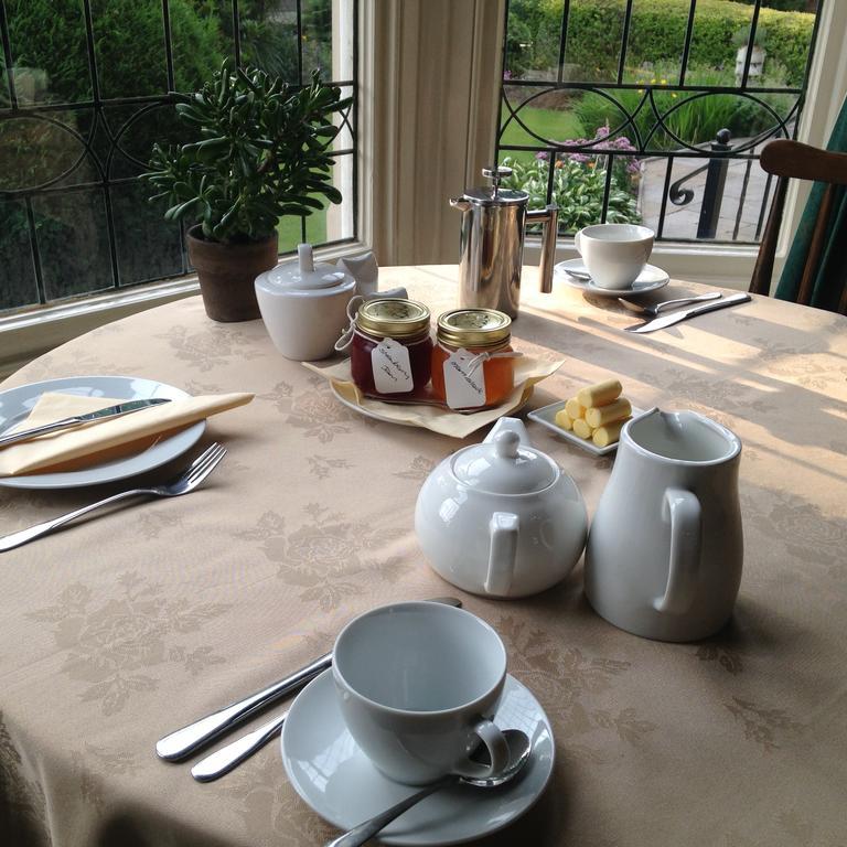 بيوري Rostrevor Hotel - Guest House المظهر الخارجي الصورة